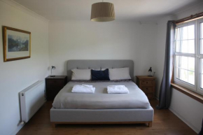 Lovely 2 bed flat at the Fintry Inn